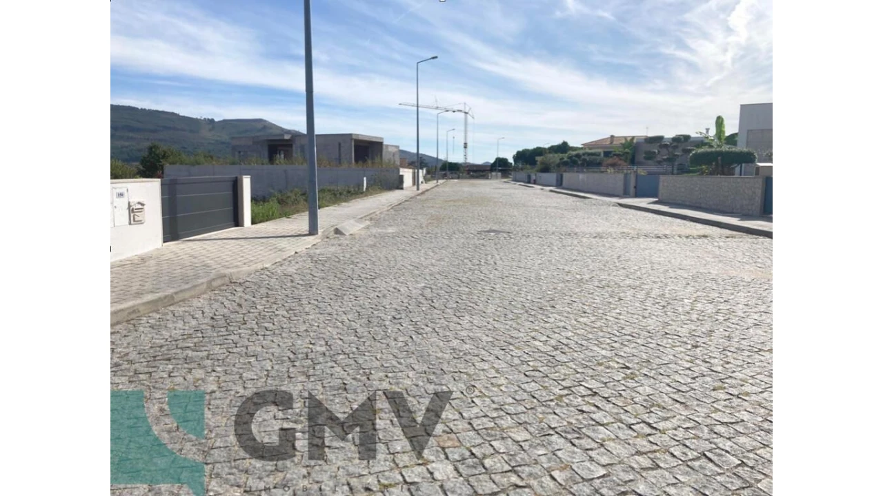 Terreno para Venda em Campos e Louredo Foto 3