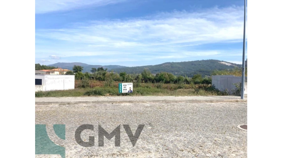 Terreno para Venda em Campos e Louredo Foto 1