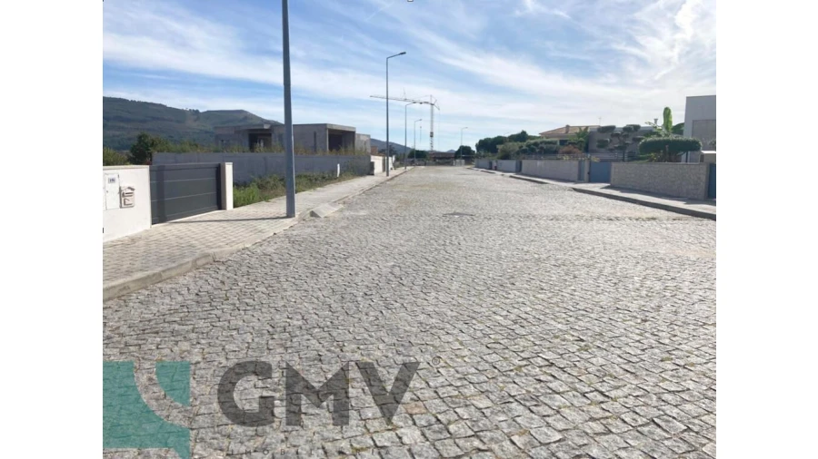 Terreno para Venda em Campos e Louredo Foto 3