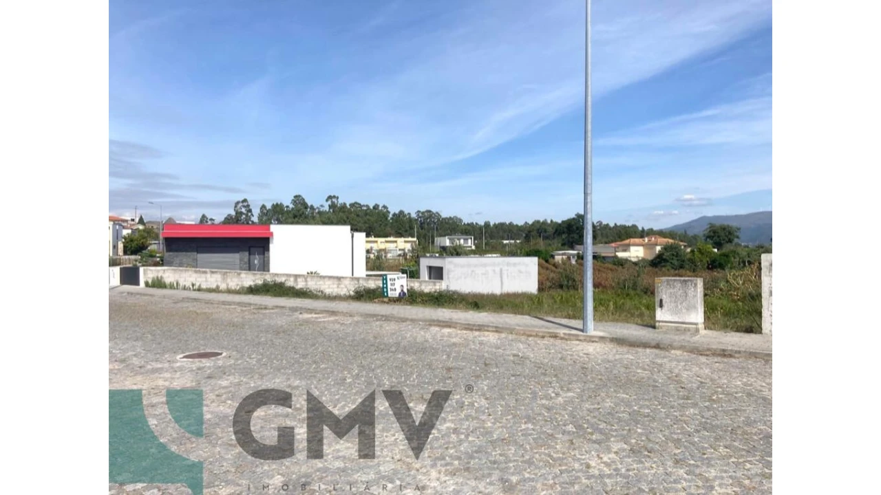 Terreno para Venda em Campos e Louredo Foto 2