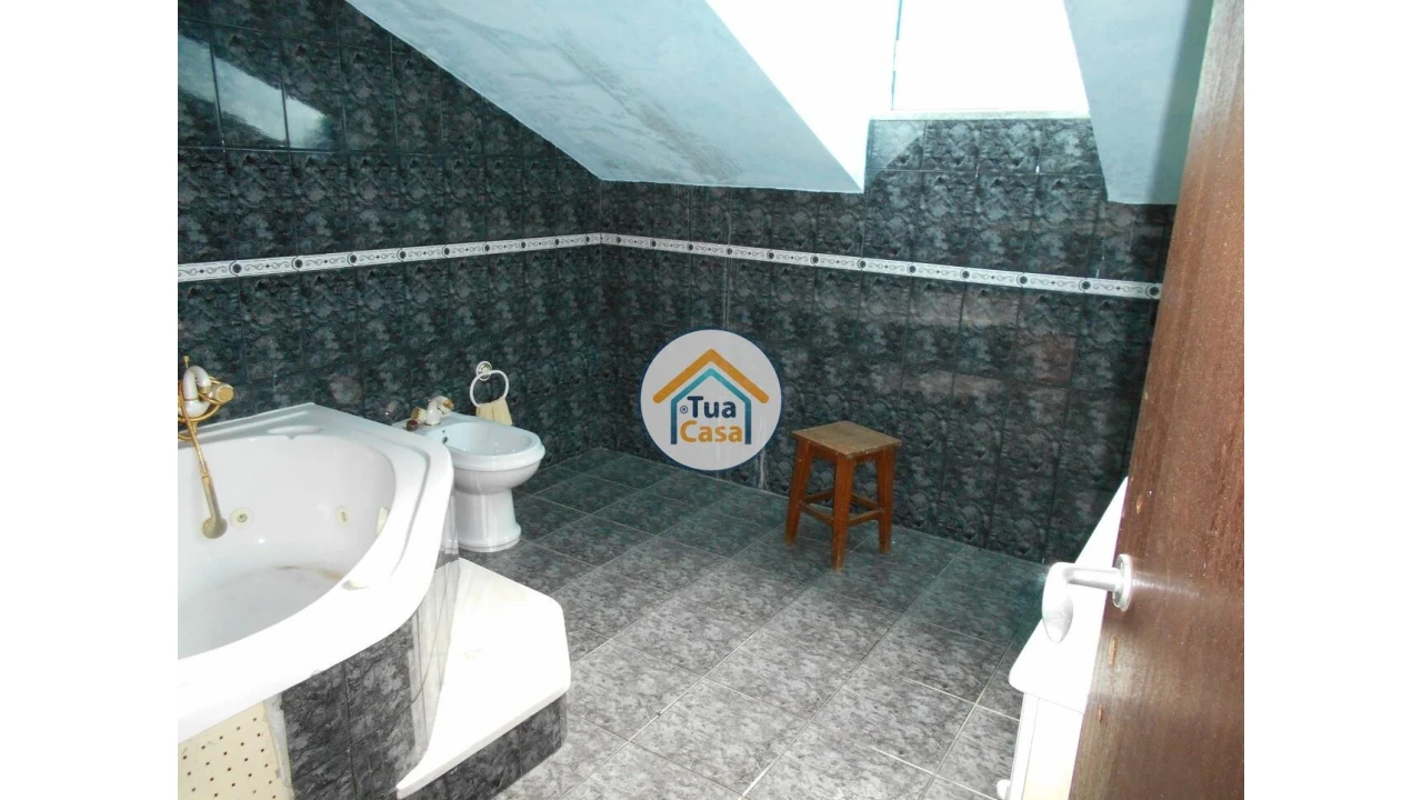 Moradia T6 para Venda em Arca e Varzielas Foto 10