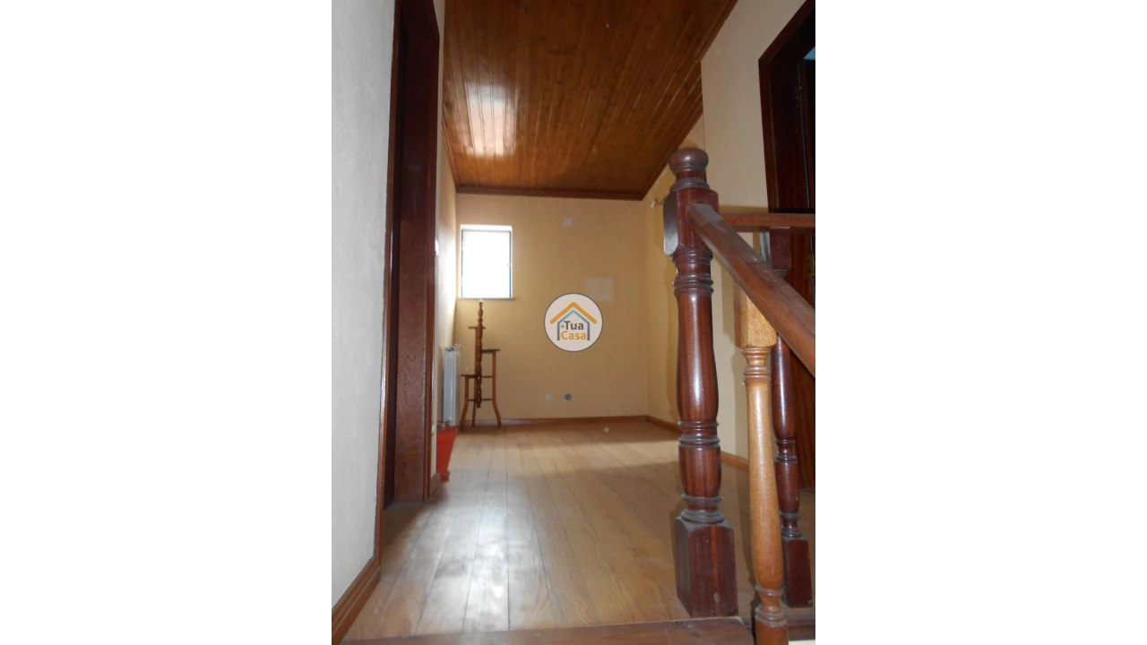 Moradia T6 para Venda em Arca e Varzielas Foto 9