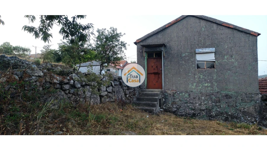 Moradia T1 para Venda em Mezio e Moura Morta