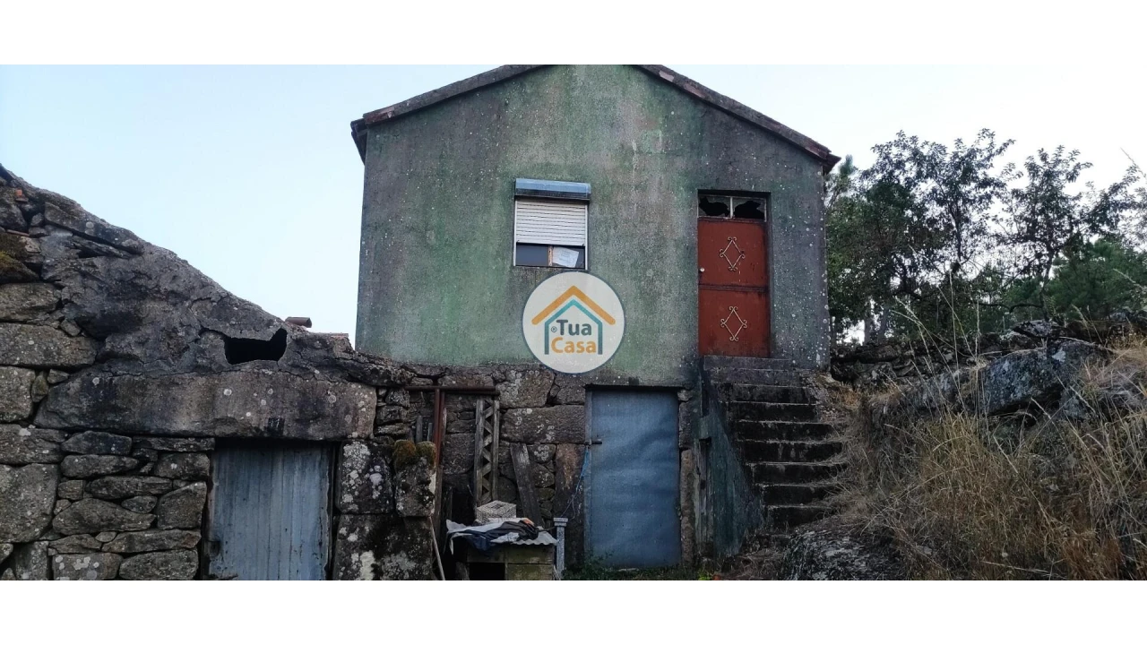 Moradia T1 para Venda em Mezio e Moura Morta Foto 3