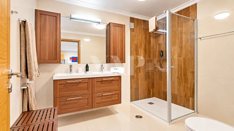 Moradia T6 para Venda em Quarteira