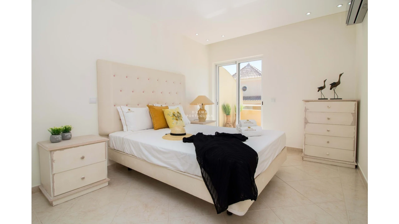 Apartamento T3 para Arrendamento férias em Quarteira Foto 11