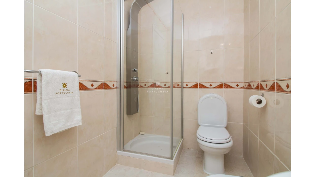 Apartamento T3 para Arrendamento férias em Quarteira Foto 17