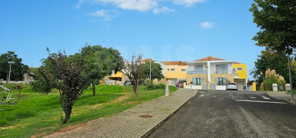 Terreno para Venda em Campelos e Outeiro da Cabeça