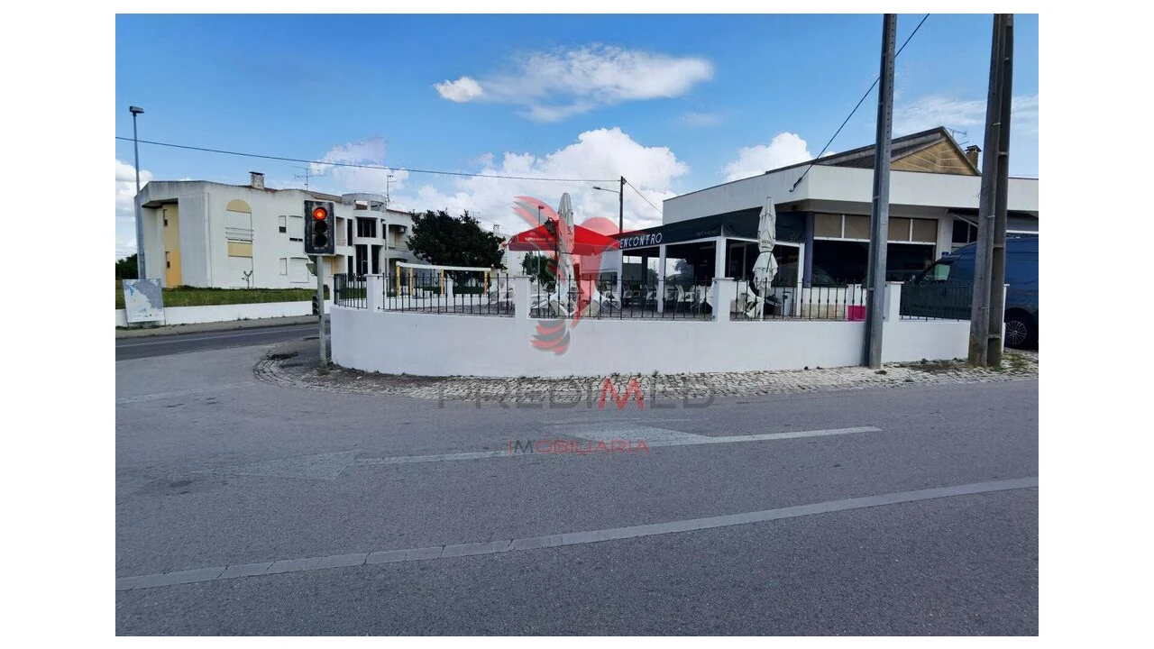 Moradia T4 para Venda em Riachos Foto 3