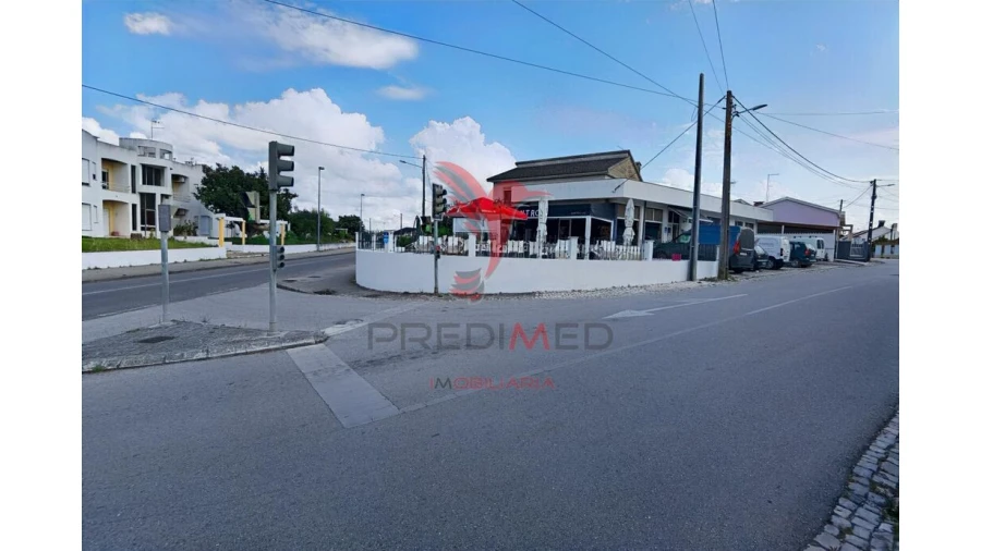 Moradia T4 para Venda em Riachos Foto 2