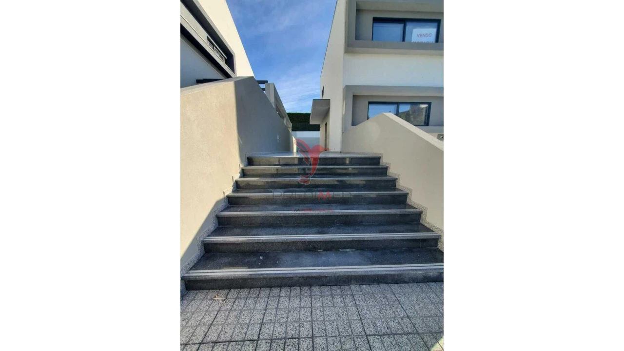 Moradia T3 para Venda em Cidade da Maia Foto 4