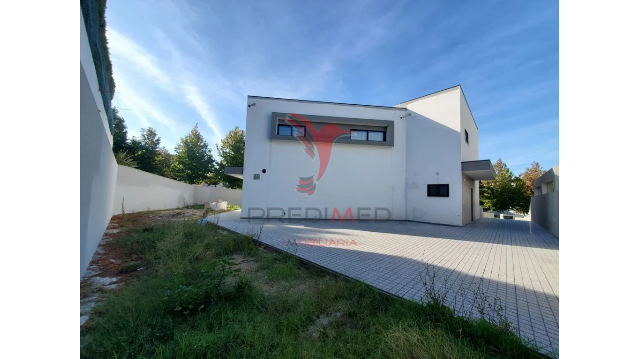 Moradia T3 para Venda em Cidade da Maia Foto 3