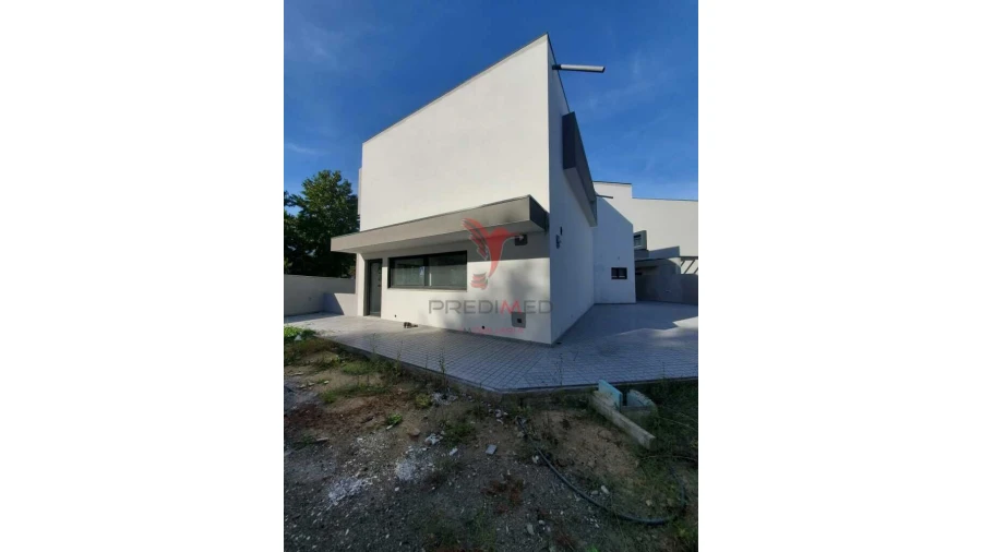 Moradia T3 para Venda em Cidade da Maia Foto 2