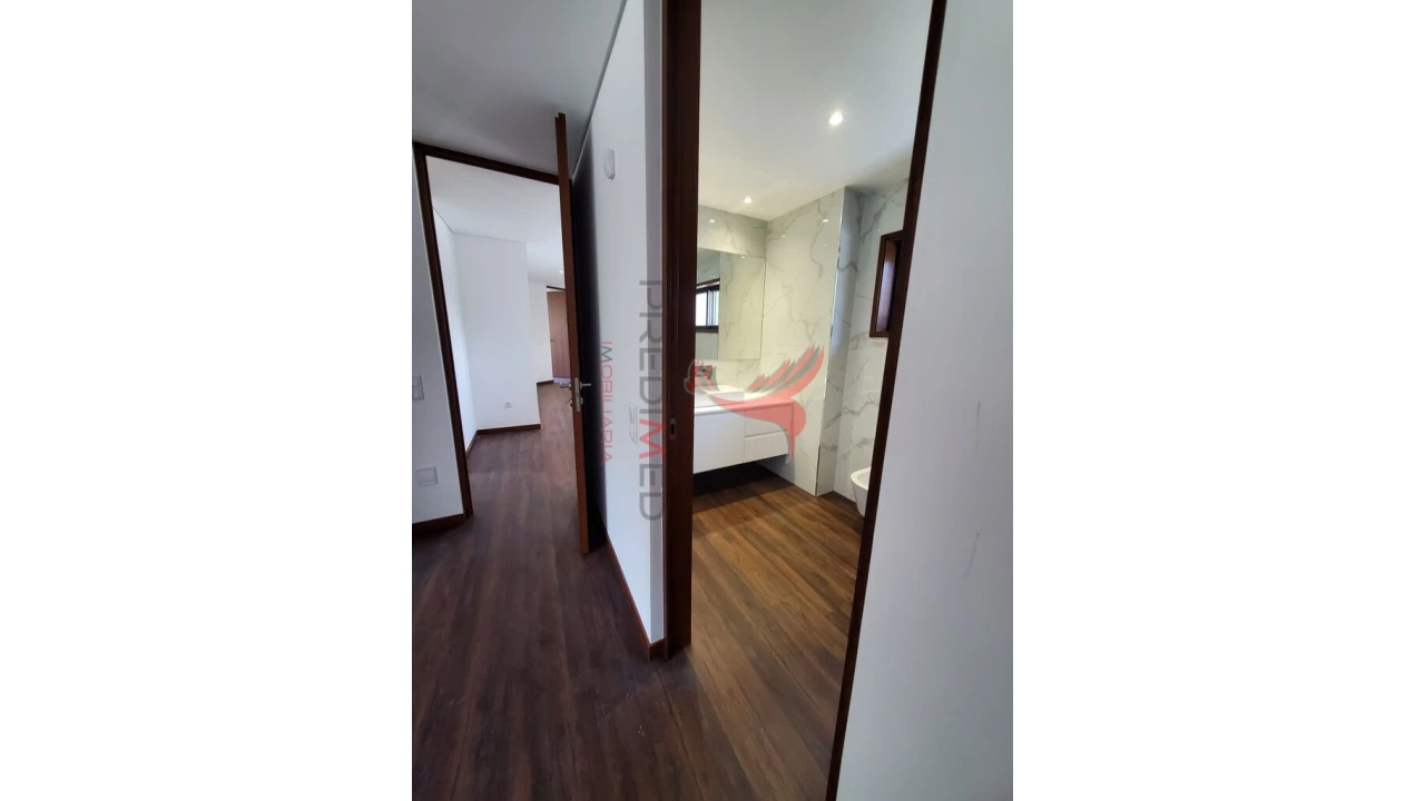 Moradia T3 para Venda em Cidade da Maia Foto 14