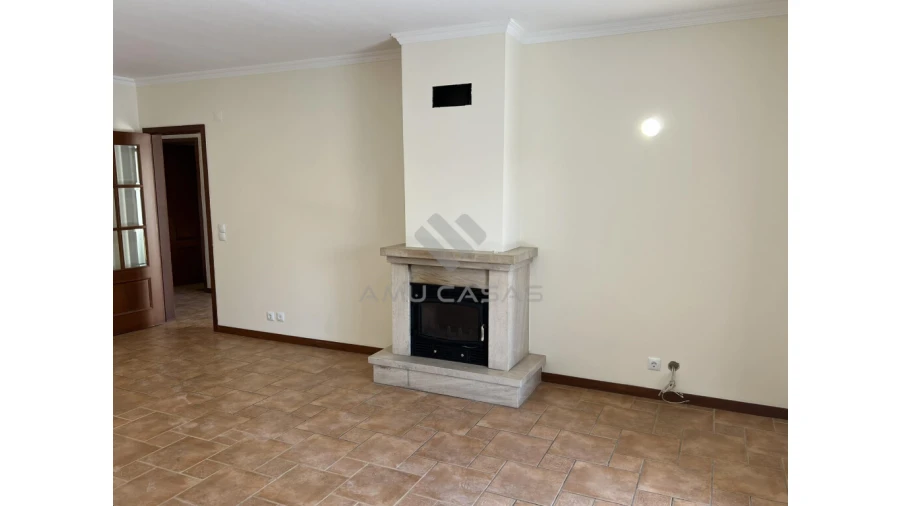 Moradia T3 para Venda em Branca Foto 4