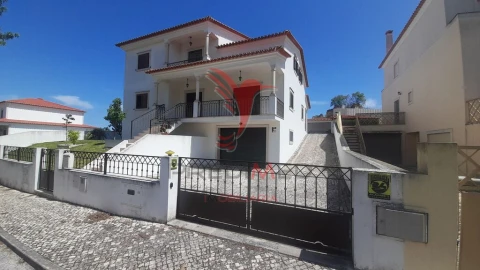 Moradia T5 para Venda em Achete, Azoia de Baixo e Póvoa de Santarém