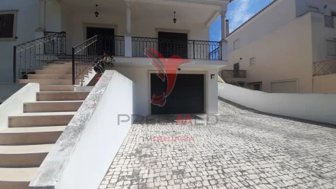 Moradia T5 para Venda em Achete, Azoia de Baixo e Póvoa de Santarém