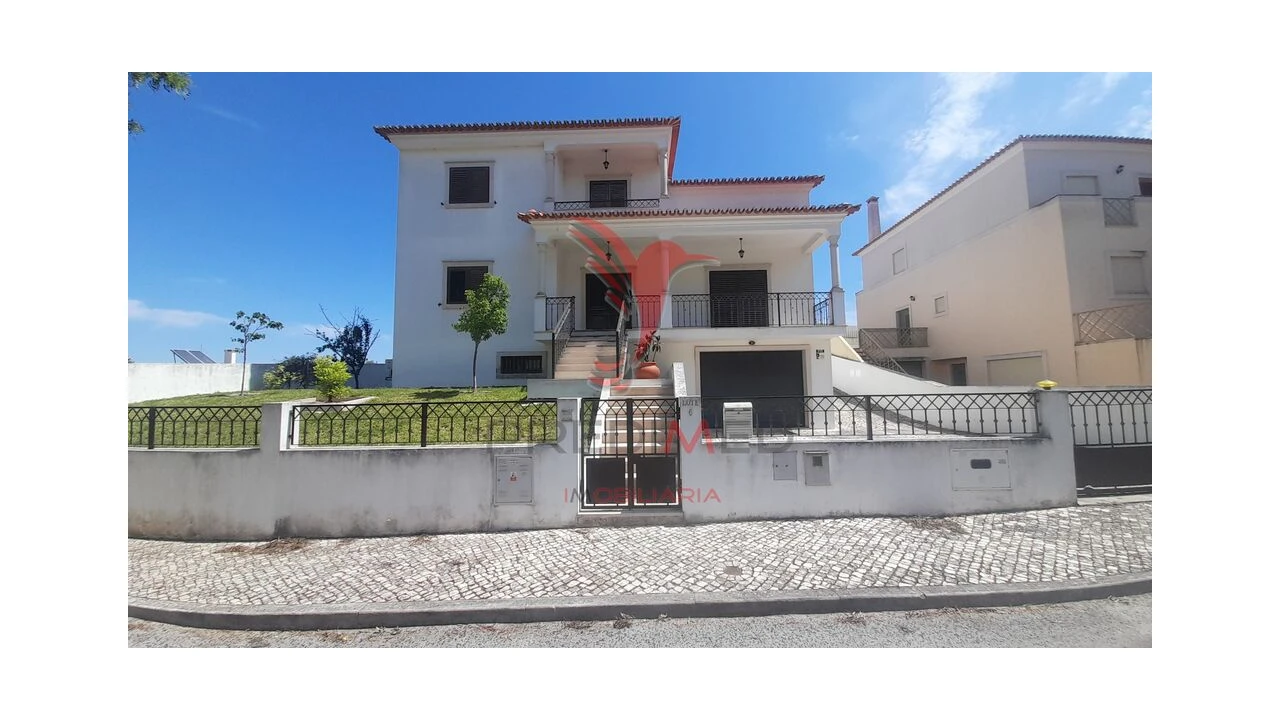 Moradia T5 para Venda em Achete, Azoia de Baixo e Póvoa de Santarém Foto 2