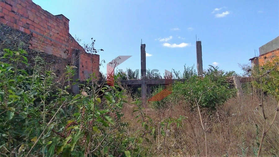 Moradia T1 para Venda em Gandaras Foto 8