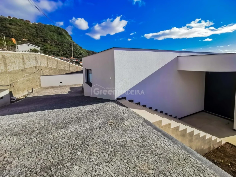 Moradia T4 para Venda em Arco da Calheta Foto 18