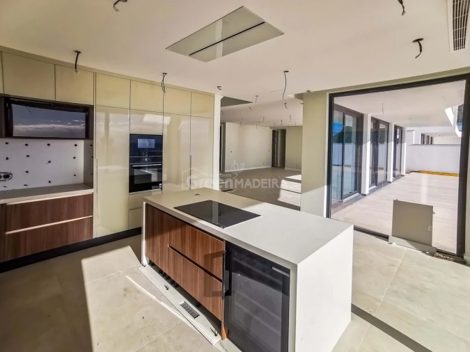 Moradia T4 para Venda em Arco da Calheta Foto 26