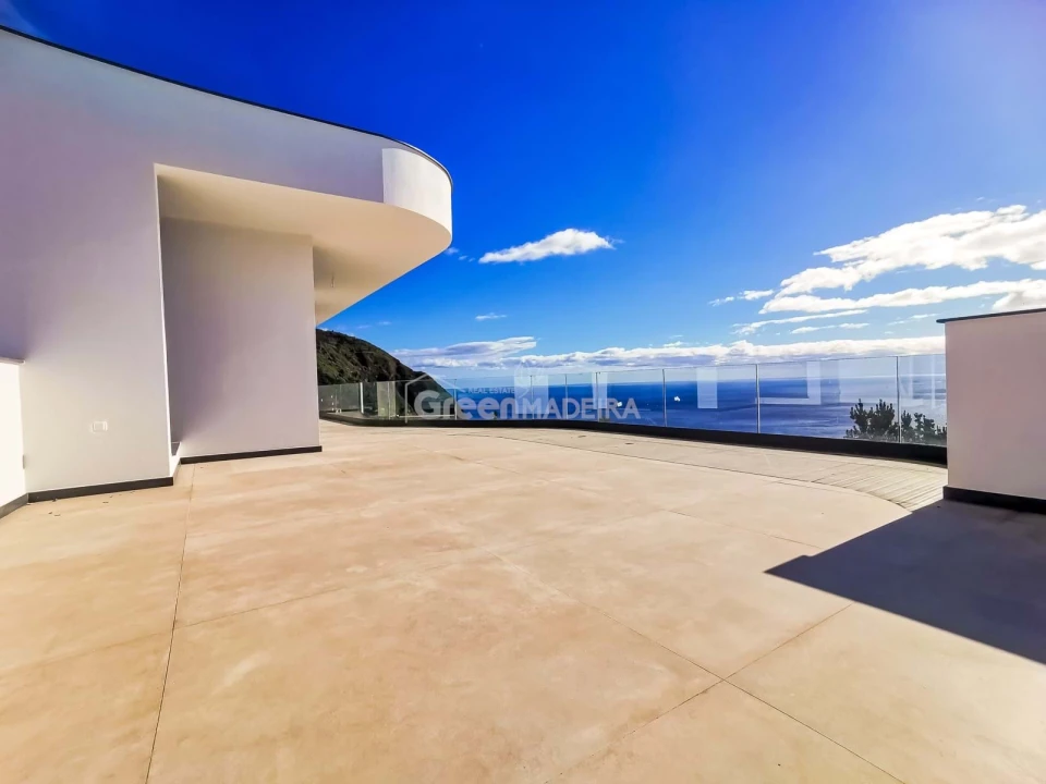 Moradia T4 para Venda em Arco da Calheta Foto 3