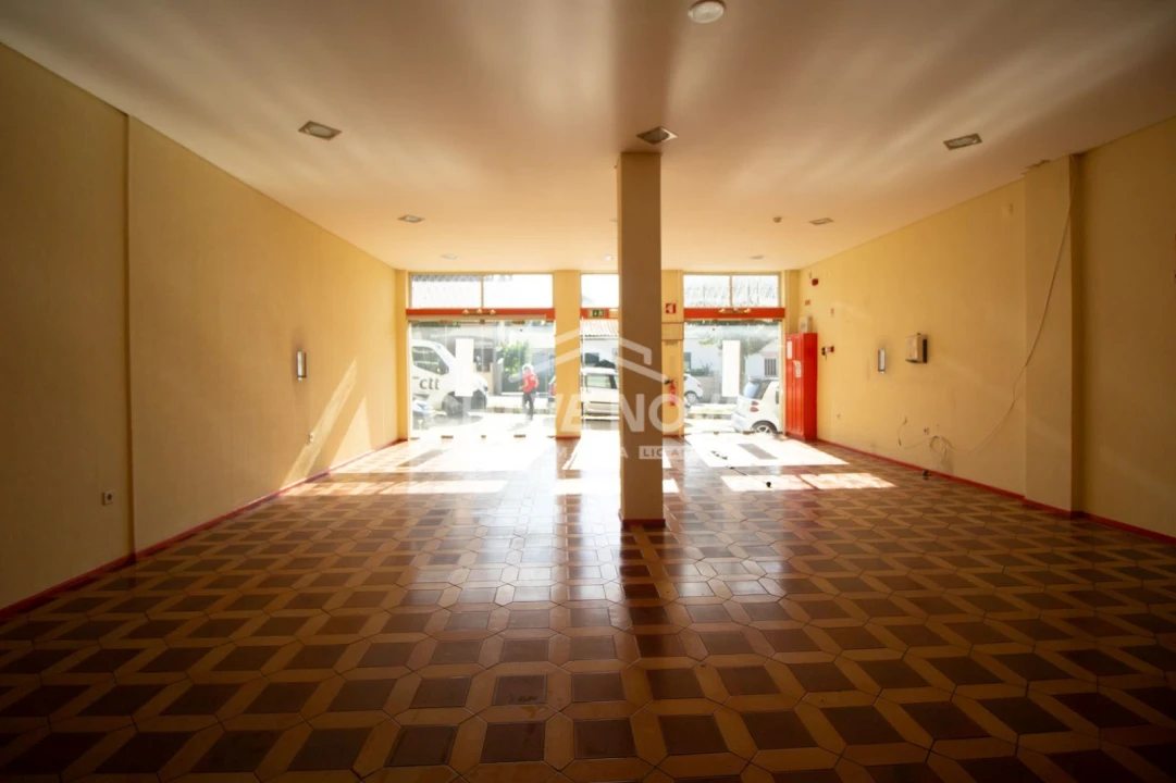 Loja para Venda em Alfena Foto 8