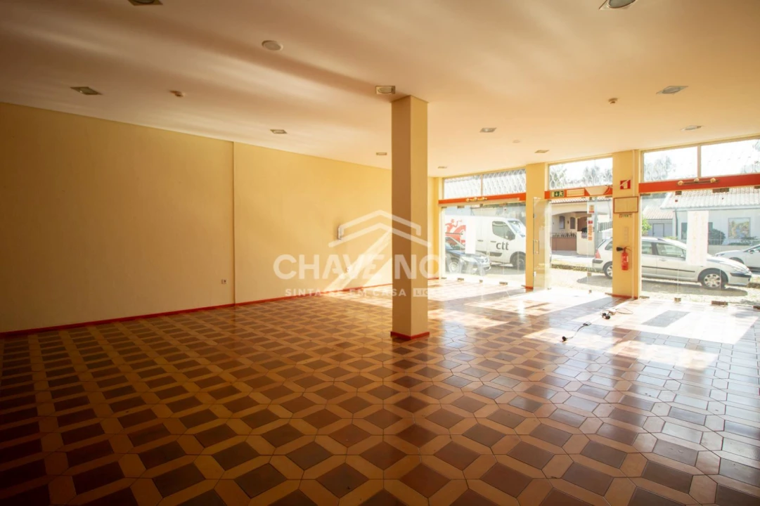 Loja para Venda em Alfena Foto 9