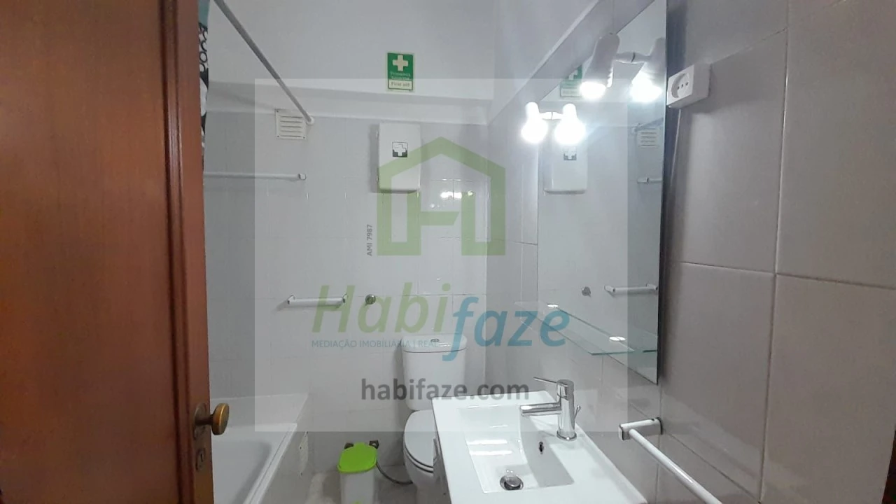 Apartamento T1 para Venda em Armação de Pera Foto 14