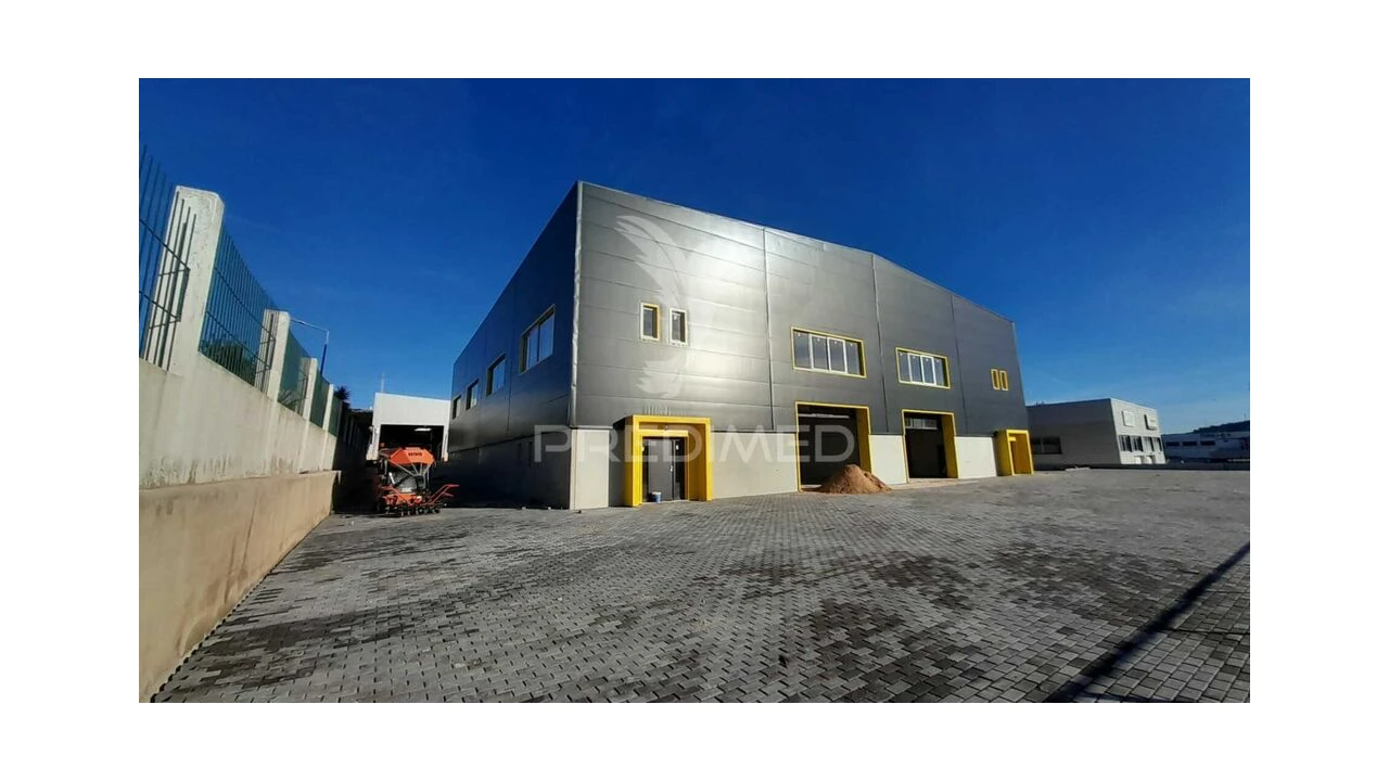 Armazém para Arrendamento em Santo Antão e São Julião do Tojal Foto 1