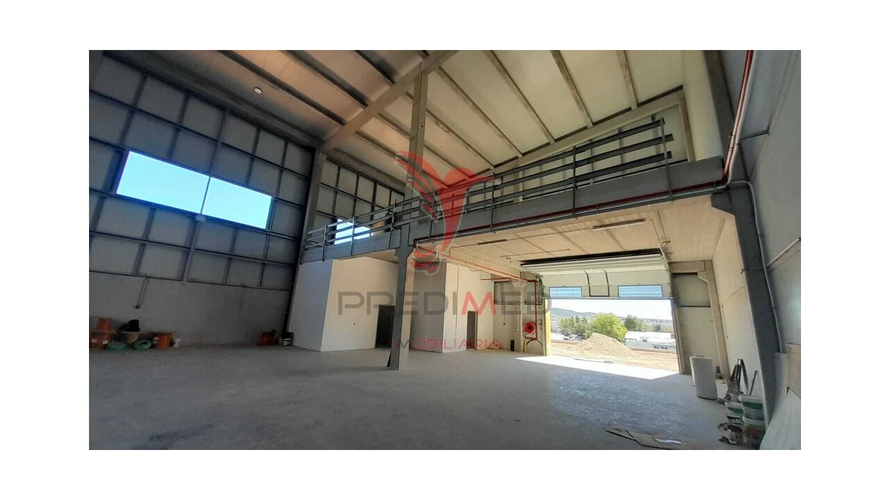 Armazém para Arrendamento em Santo Antão e São Julião do Tojal Foto 7
