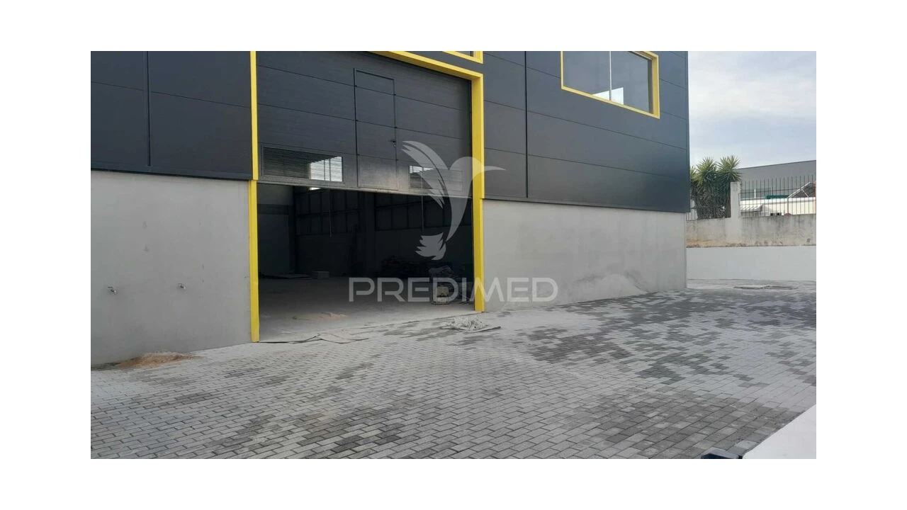 Armazém para Arrendamento em Santo Antão e São Julião do Tojal Foto 4