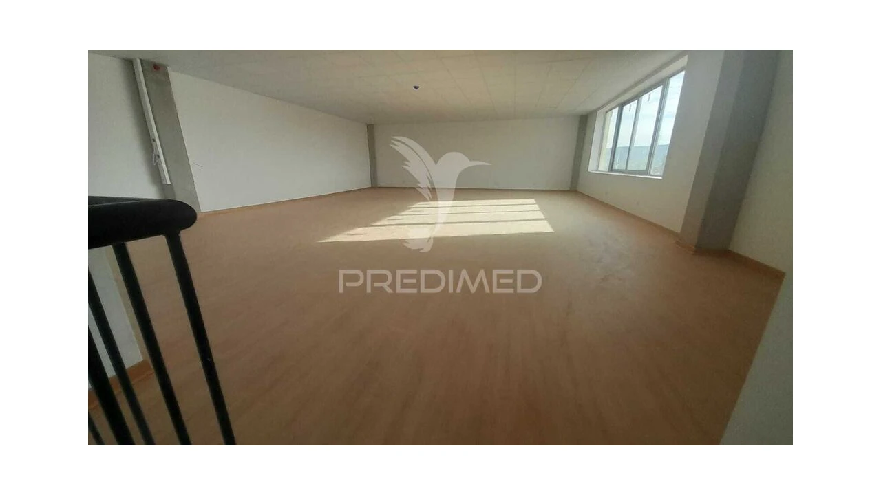 Armazém para Arrendamento em Santo Antão e São Julião do Tojal Foto 15