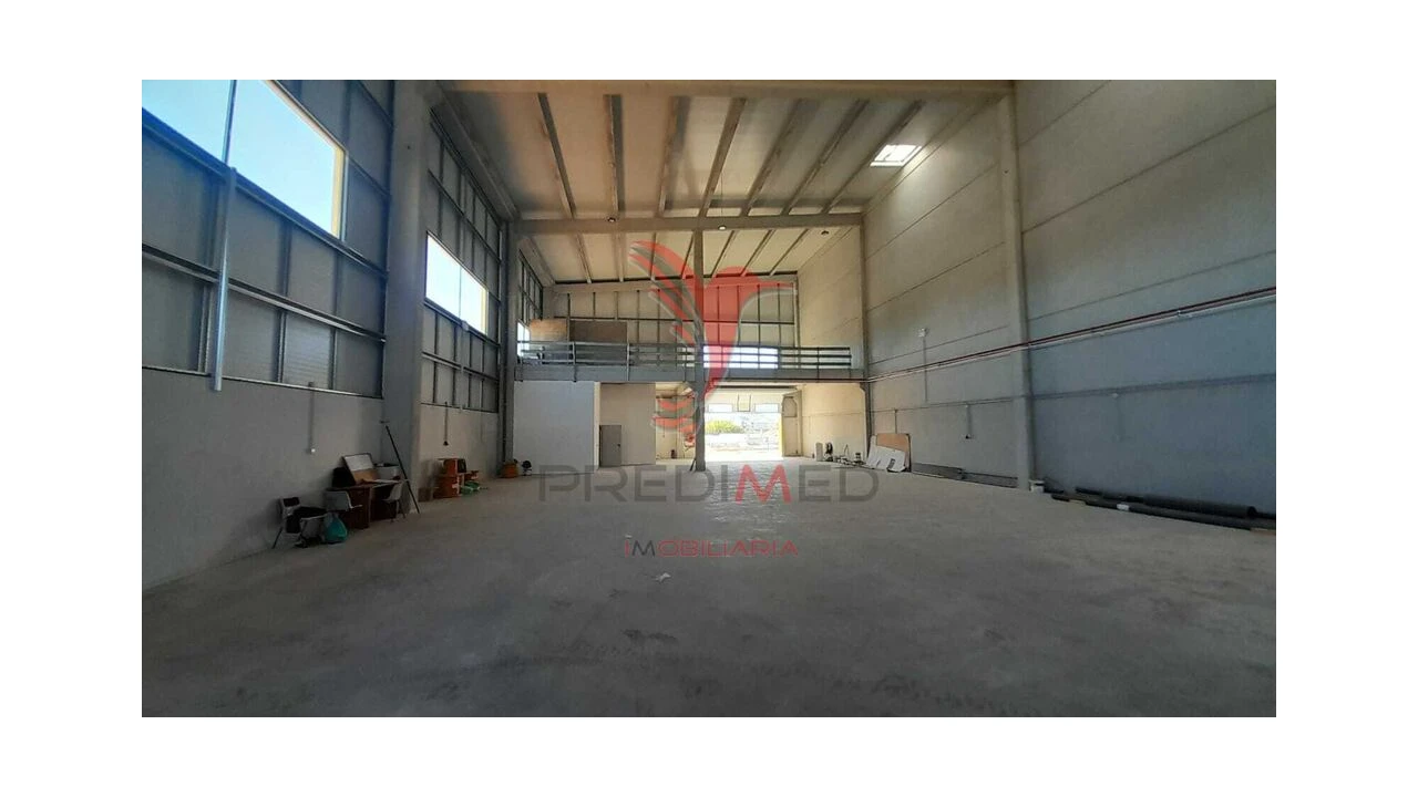 Armazém para Arrendamento em Santo Antão e São Julião do Tojal Foto 10