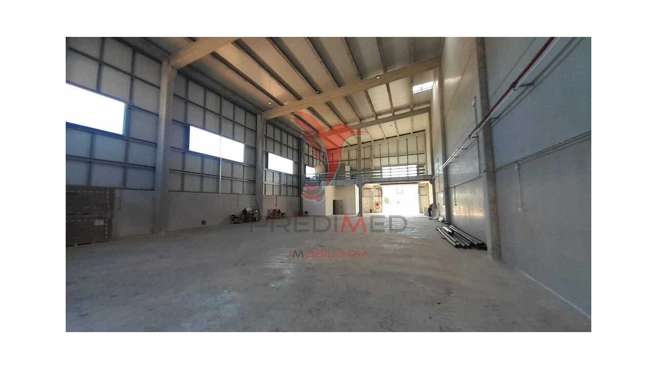 Armazém para Arrendamento em Santo Antão e São Julião do Tojal Foto 9
