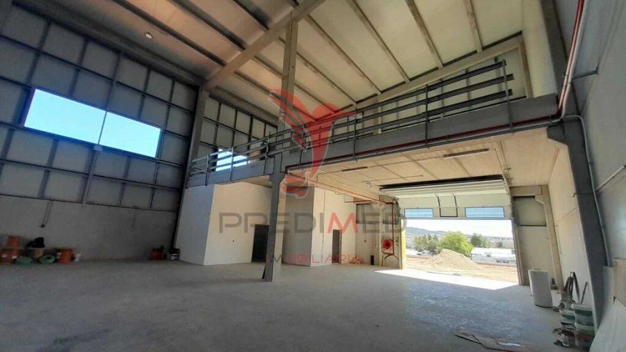 Armazém para Arrendamento em Santo Antão e São Julião do Tojal Foto 7