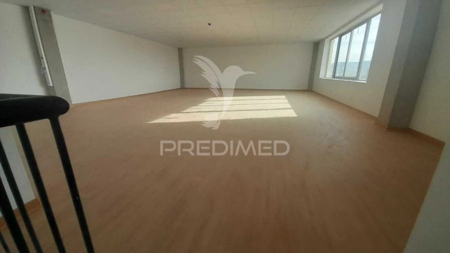 Armazém para Arrendamento em Santo Antão e São Julião do Tojal Foto 15