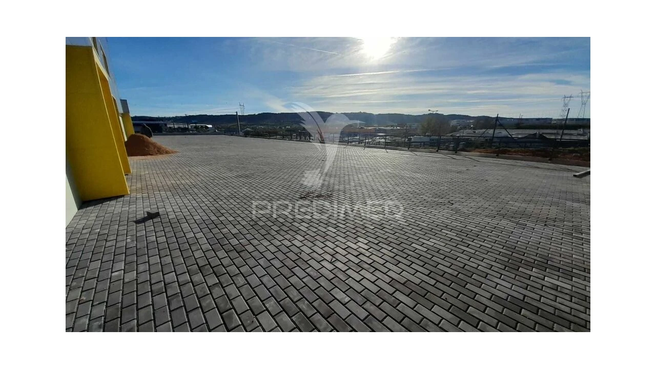 Armazém para Arrendamento em Santo Antão e São Julião do Tojal Foto 5
