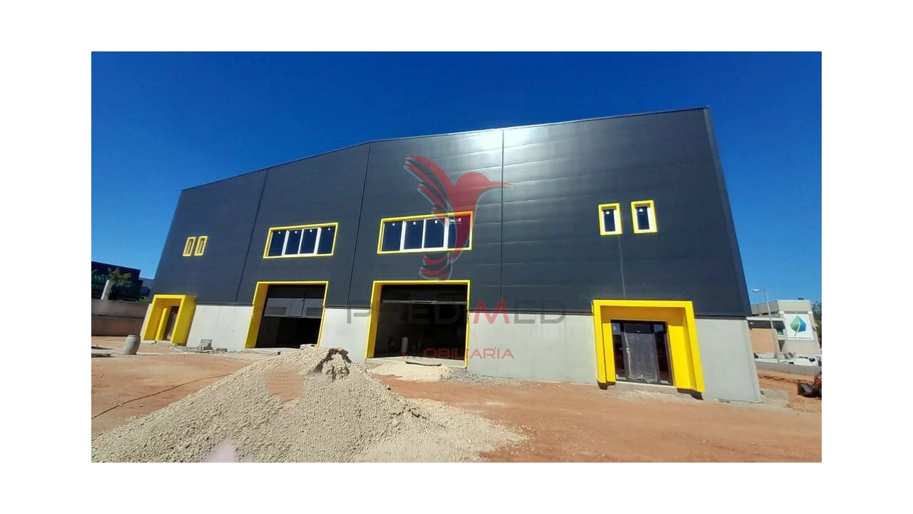 Armazém para Arrendamento em Santo Antão e São Julião do Tojal Foto 3