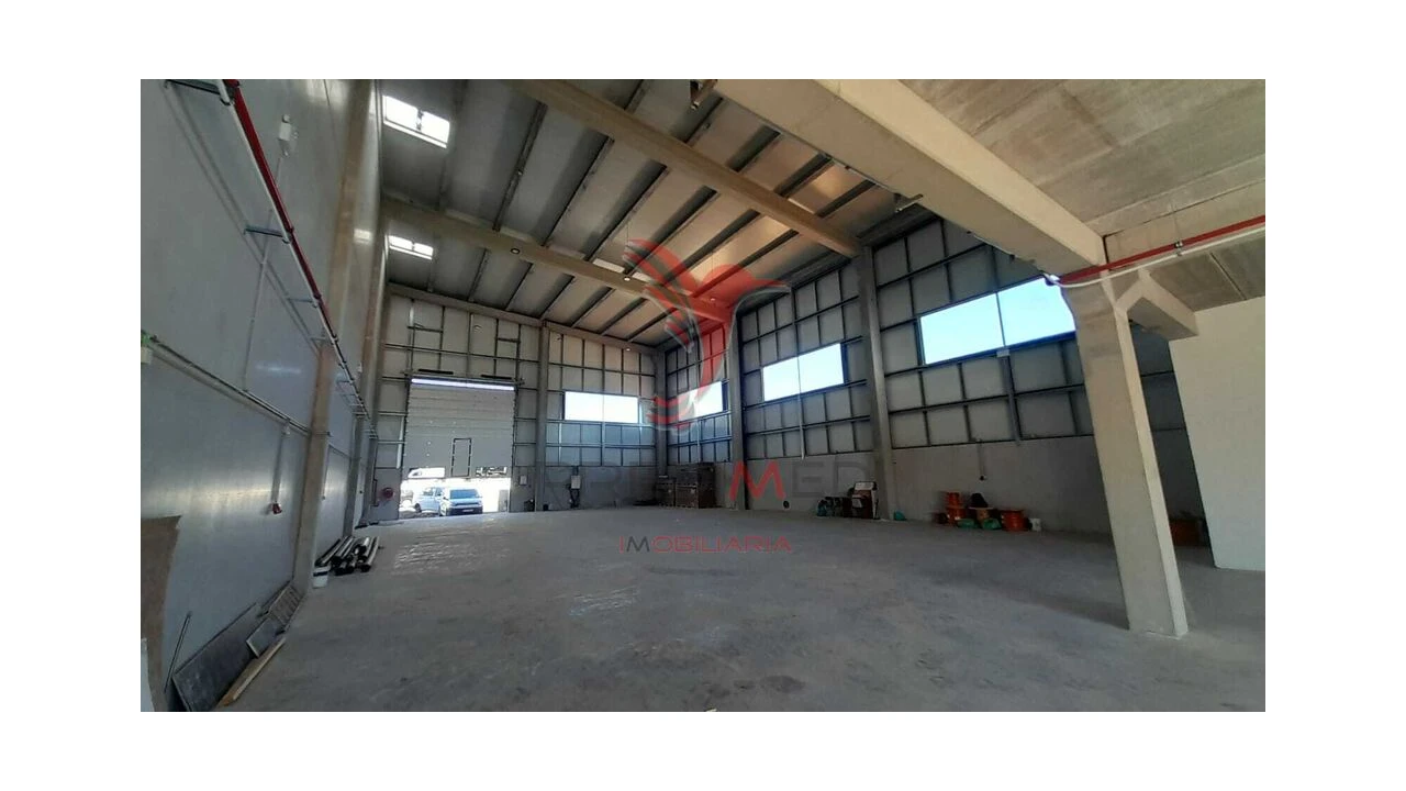 Armazém para Arrendamento em Santo Antão e São Julião do Tojal Foto 8