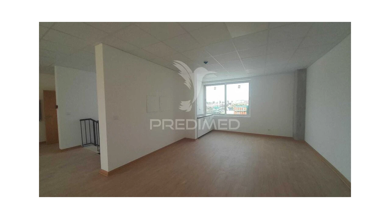 Armazém para Arrendamento em Santo Antão e São Julião do Tojal Foto 16