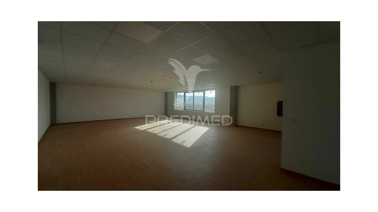 Armazém para Arrendamento em Santo Antão e São Julião do Tojal Foto 17