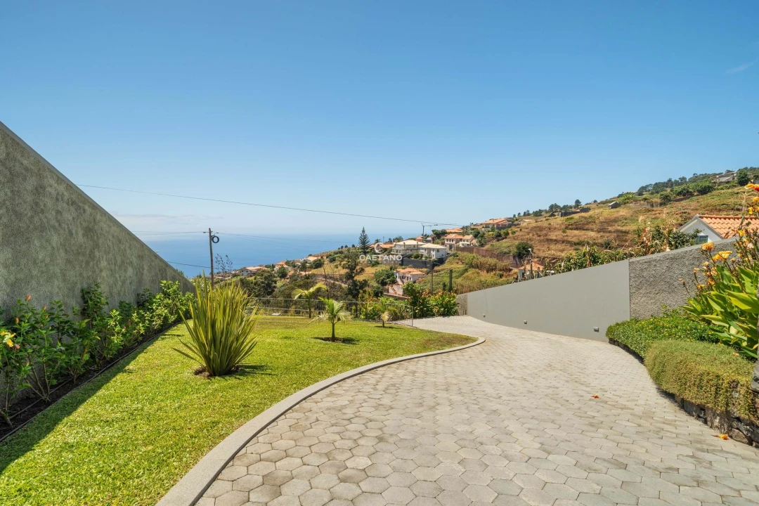 Moradia T4 para Venda em Estreito da Calheta Foto 53