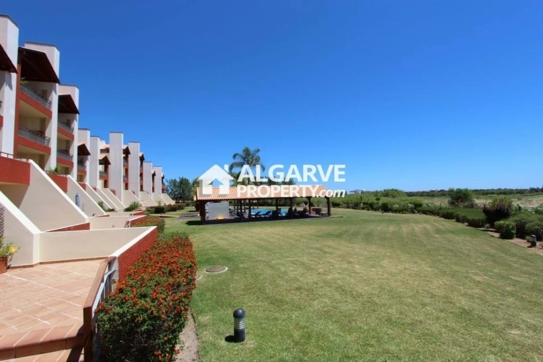 Apartamento T2 para Venda em Quarteira Foto 39