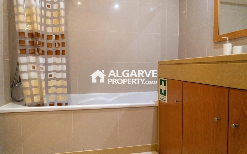 Apartamento T2 para Venda em Quarteira Foto 32