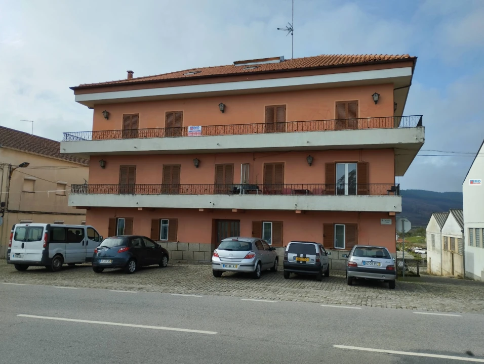 Prédio para Venda em Tortosendo Foto 2