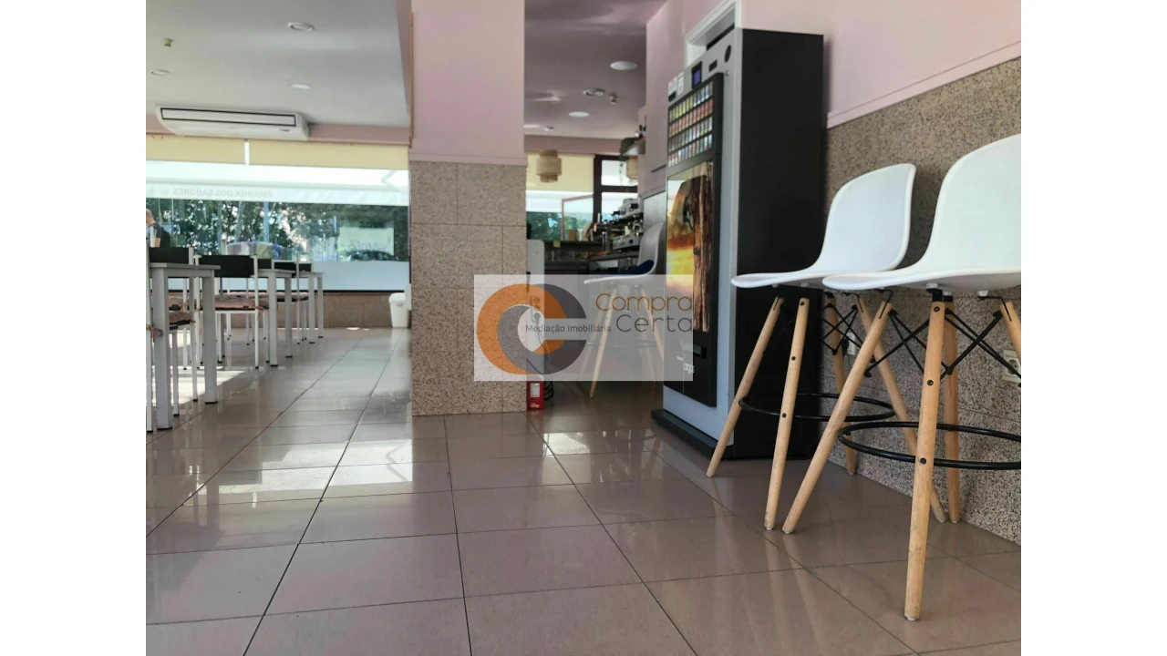 Negócio para Venda em Creixomil Foto 3