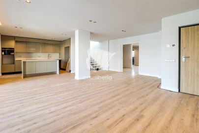 Apartamento T5 para Venda em Faro (Sé e São Pedro)