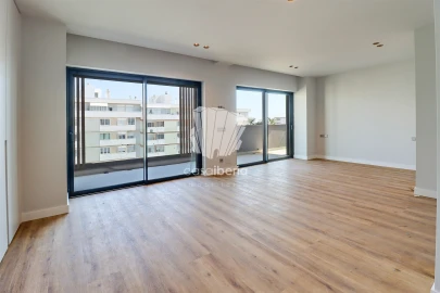 Apartamento T5 para Venda em Faro (Sé e São Pedro)