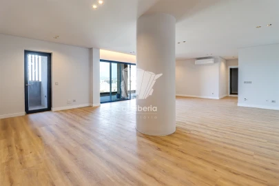 Apartamento T5 para Venda em Faro (Sé e São Pedro)